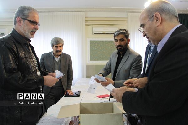 دهمین دوره انتخابات مجلس و شورای دانش آموزی استان همدان
