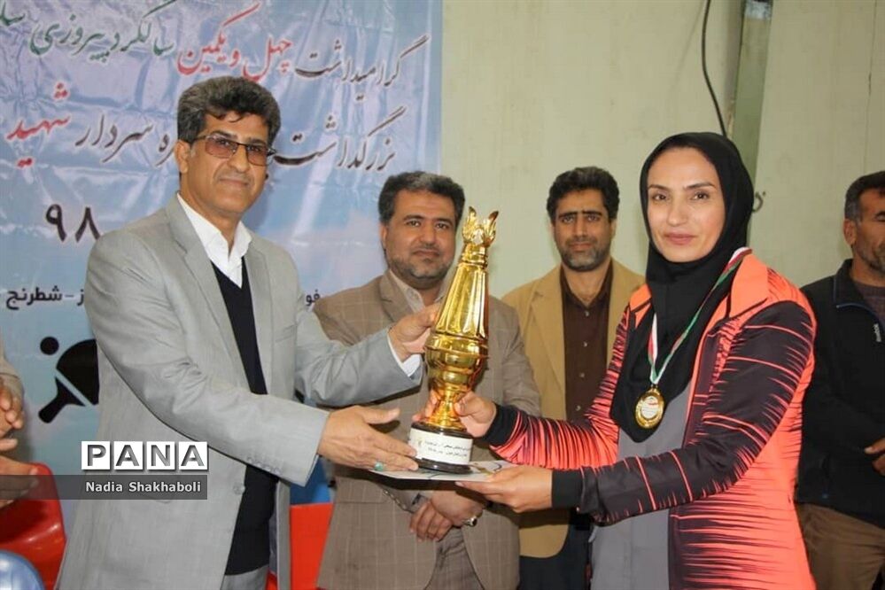 مقام اول والیبال بانوان گناوه در جشنواره ورزشی فرهنگیان بسیجی آموزش و ‌پرورش استان بوشهر