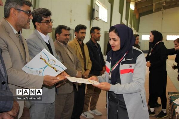 مقام اول والیبال بانوان گناوه در جشنواره ورزشی فرهنگیان بسیجی آموزش و ‌پرورش استان بوشهر