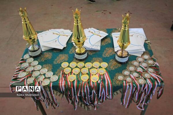 مقام اول والیبال بانوان گناوه در جشنواره ورزشی فرهنگیان بسیجی آموزش و ‌پرورش استان بوشهر