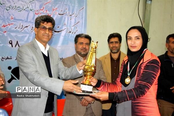 مقام اول والیبال بانوان گناوه در جشنواره ورزشی فرهنگیان بسیجی آموزش و ‌پرورش استان بوشهر