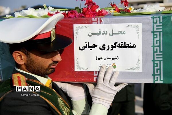 استقبال از پیکرهای پاک 3 شهید گمنام دفاع مقدس در فرودگاه بوشهر