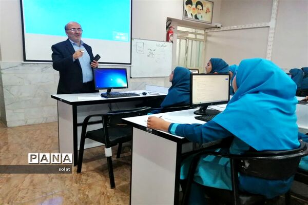 آموزش خبرنگاری در دبیرستان شهید صدوقی یزد