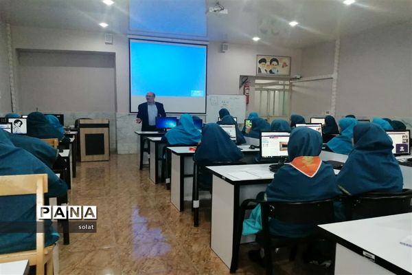 آموزش خبرنگاری در دبیرستان شهید صدوقی یزد