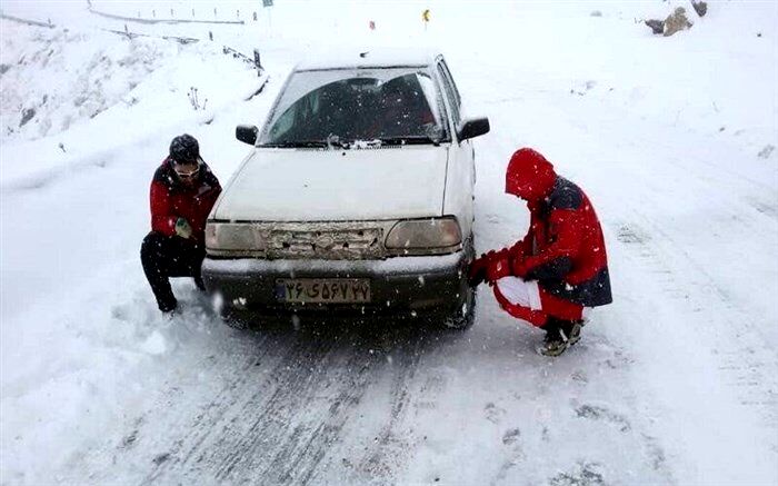 بارش برف و باران در محورهای مواصلاتی ۱۲ استان کشور