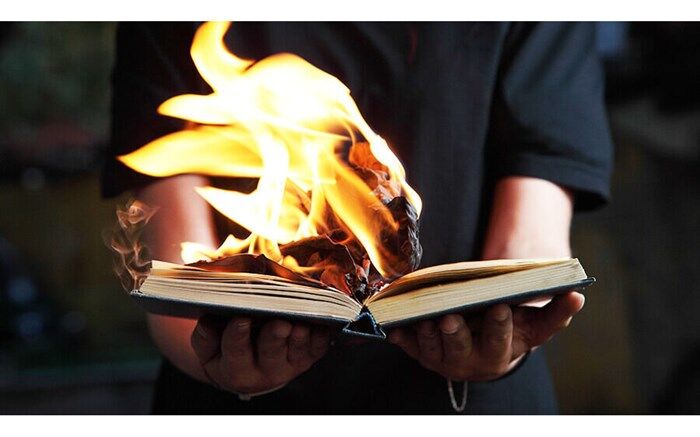 کتاب سوزی، زشت ترین رفتار به جا مانده از جاهلیت