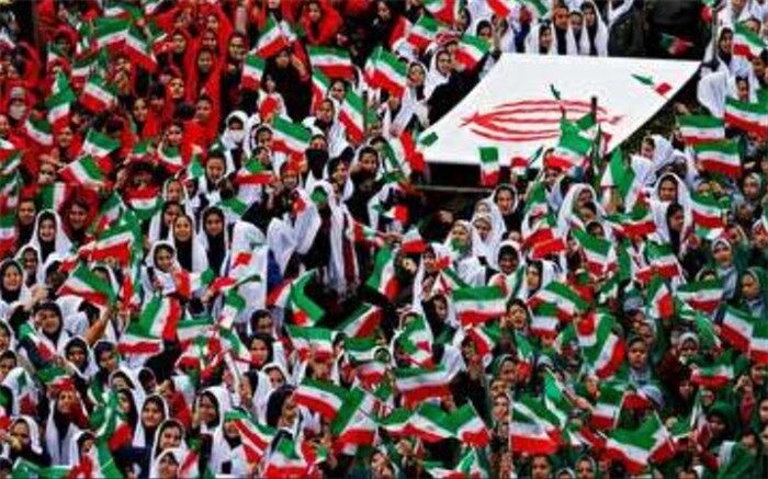 1398 نفر از دانش آموزان ساوجبلاغی  در جشن پیروزی انقلاب سرود دسته جمعی اجرا می کنند
