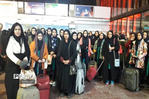 دانش آموزان دبیرستان سیدالشهدا ابرکوه در مشهد