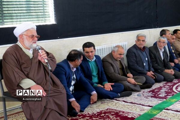 اقامه نماز و سخنرانی  امام جمعه اشکذر درهنرستان  خادمی