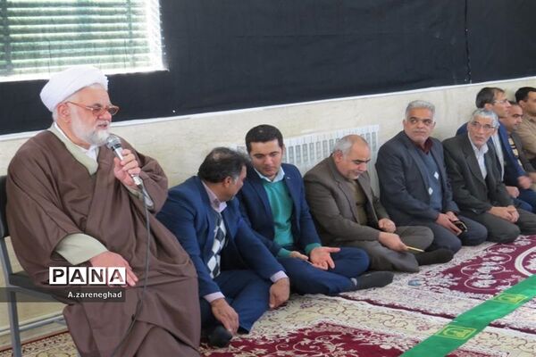 اقامه نماز و سخنرانی  امام جمعه اشکذر درهنرستان  خادمی