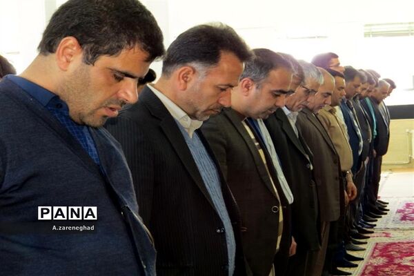 اقامه نماز و سخنرانی  امام جمعه اشکذر درهنرستان  خادمی