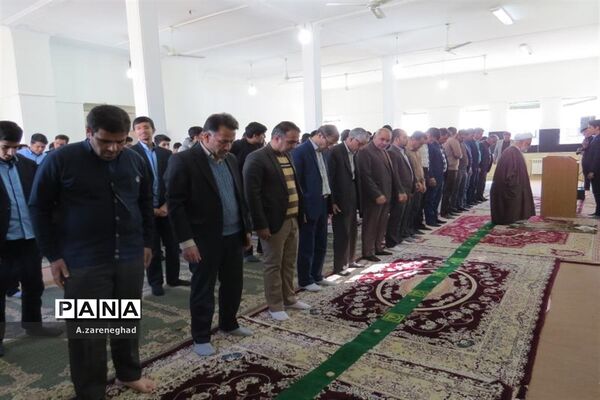 اقامه نماز و سخنرانی  امام جمعه اشکذر درهنرستان  خادمی