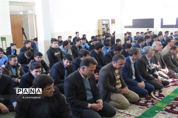 اقامه نماز و سخنرانی  امام جمعه اشکذر درهنرستان  خادمی