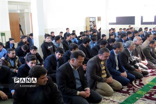 اقامه نماز و سخنرانی  امام جمعه اشکذر درهنرستان  خادمی