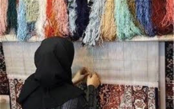 قالی‌بافان مهابادی از مزایای صندوق بیمه روستایی بهره‌مند می‌شوند