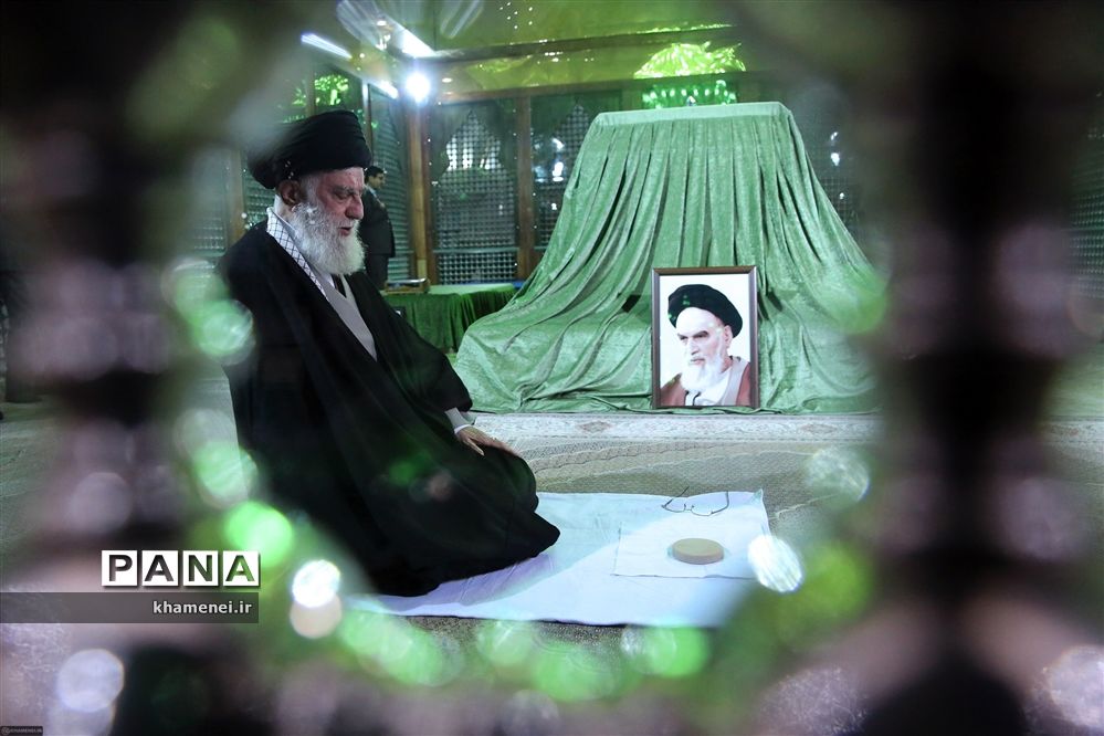 حضور رهبر انقلاب اسلامی در مرقد مطهر امام راحل و گلزار شهدای بهشت زهرا