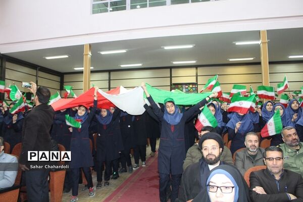نواخته شدن گلبانگ انقلاب در مدارس استان همدان