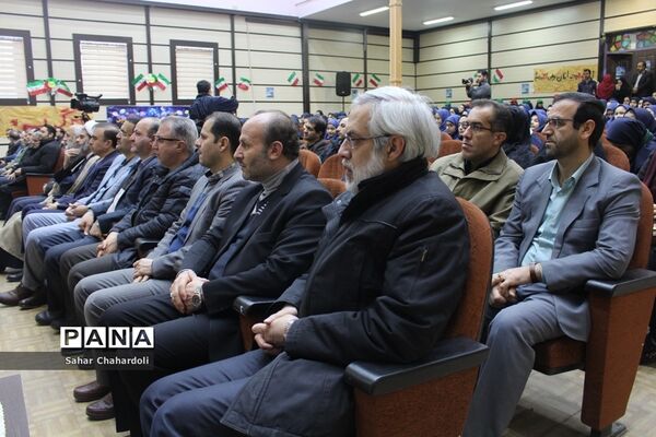 نواخته شدن گلبانگ انقلاب در مدارس استان همدان