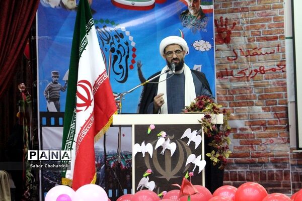 نواخته شدن گلبانگ انقلاب در مدارس استان همدان