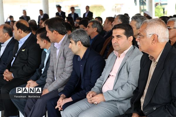 نواخته شدن زنگ انقلاب و مراسم نمادین استقبال ار ورود امام خمینی(ره) در شهرستان امیدیه