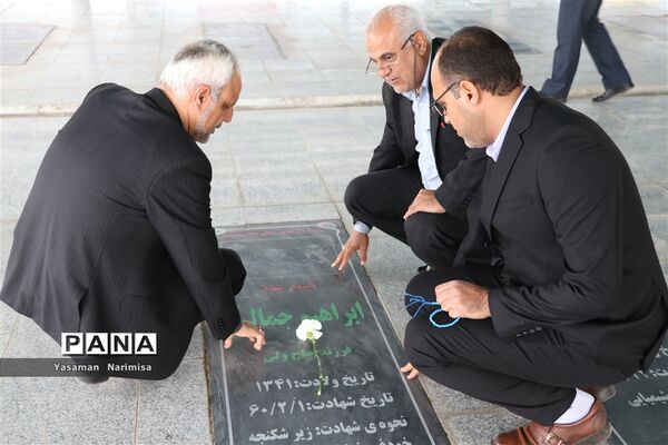 نواخته شدن زنگ انقلاب و مراسم نمادین استقبال ار ورود امام خمینی(ره) در شهرستان امیدیه