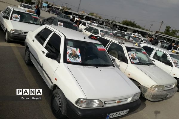 نواخته شدن زنگ انقلاب و مراسم نمادین استقبال ار ورود امام خمینی(ره) در شهرستان امیدیه