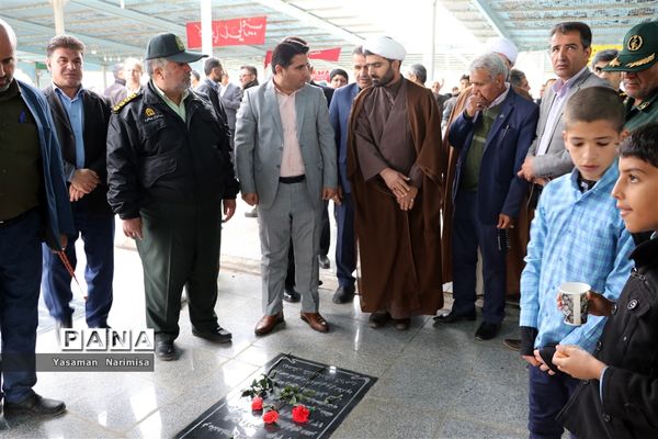 نواخته شدن زنگ انقلاب و مراسم نمادین استقبال ار ورود امام خمینی(ره) در شهرستان امیدیه