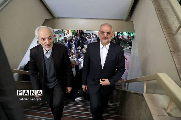 نواختن زنگ انقلاب در «مدرسه رفاه»