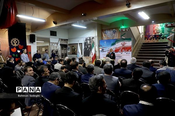 نواختن زنگ انقلاب در «مدرسه رفاه»