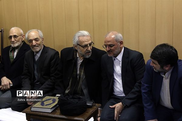 نواختن گلبانگ انقلاب اسلامی با حضور وزیر آموزش و پرورش