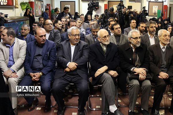 نواختن گلبانگ انقلاب اسلامی با حضور وزیر آموزش و پرورش