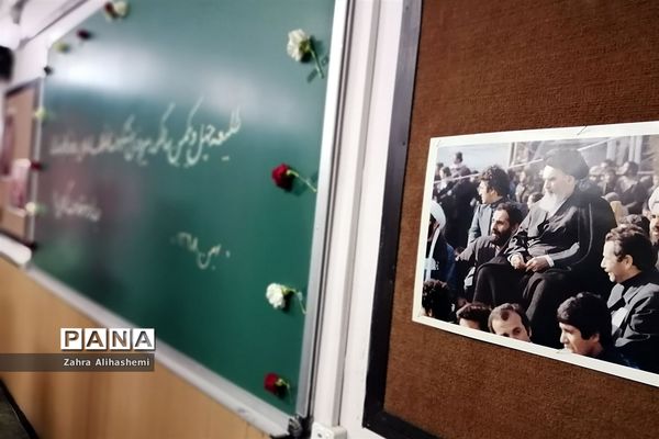 نواختن گلبانگ انقلاب اسلامی با حضور وزیر آموزش و پرورش