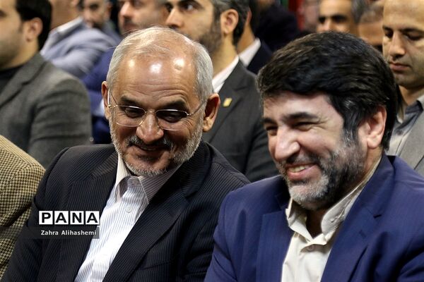 نواختن گلبانگ انقلاب اسلامی با حضور وزیر آموزش و پرورش