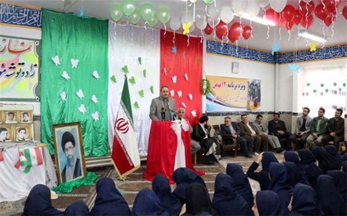 فرماندار شهرستان فیروزکوه:به برکت انقلاب امروز استقلال و آزادی در جمهوری اسلامی تحقق یافته است