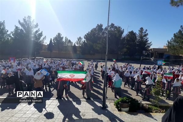 نواخته شدن زنگ انقلاب در مدارس اشکذر
