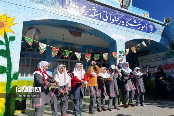 نواخته شدن زنگ انقلاب در مدارس اشکذر