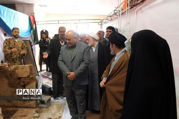 نمایشگاه انقلاب اتحادیه انجمن های اسلامی دانش آموزان آذربایجان غربی در ارومیه