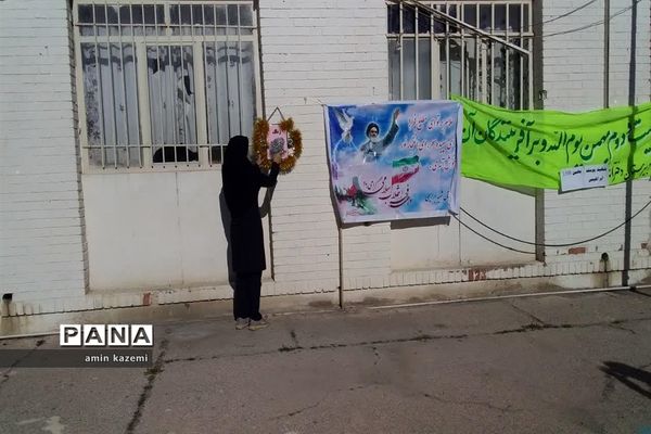 زنگ انقلاب به یادسپهبد شهید قاسم سلیمانی  در مدارس داراب