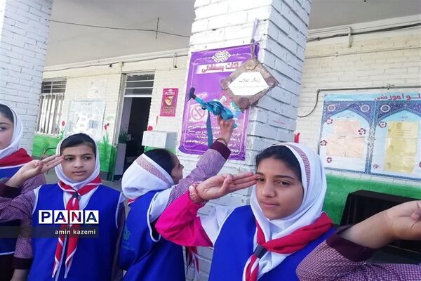 زنگ انقلاب به یادسپهبد شهید قاسم سلیمانی  در مدارس داراب