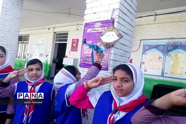 زنگ انقلاب به یادسپهبد شهید قاسم سلیمانی  در مدارس داراب