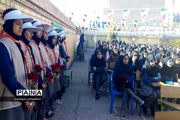 نواخته شدن زنگ انقلاب در مدارس نی ریز