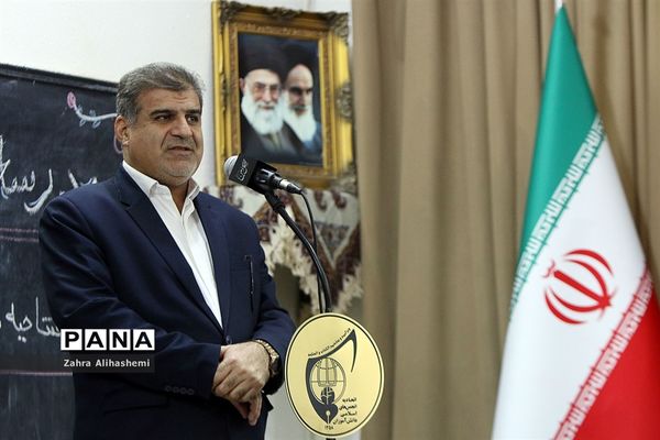 افتتاحیه هشتمین نمایشگاه دانش آموزی مدرسه انقلاب  در منطقه5