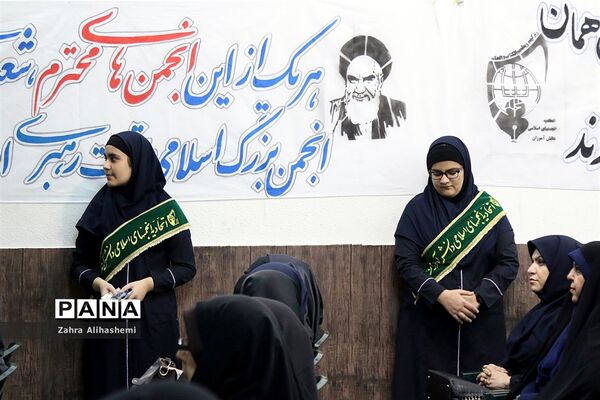 افتتاحیه هشتمین نمایشگاه دانش آموزی مدرسه انقلاب  در منطقه5