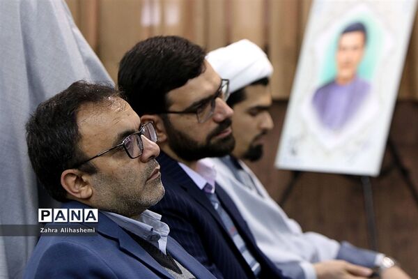 افتتاحیه هشتمین نمایشگاه دانش آموزی مدرسه انقلاب  در منطقه5