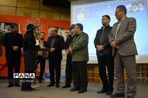 زنگ انقلاب اسلامی در مدارس شهرستان شهریار به صدا در آمد