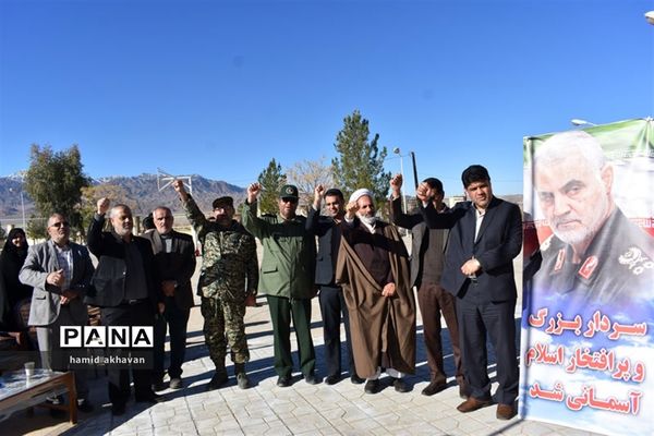 نواختن زنگ گلبانگ انقلاب در مدارس  بهاباد