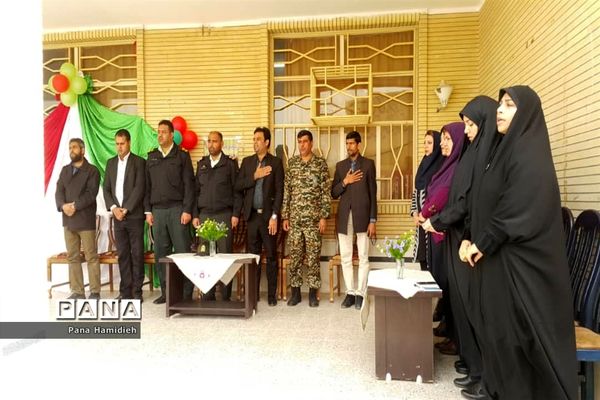 نواختن طنین زنگ انقلاب درمدارس شهرستان حمیدیه