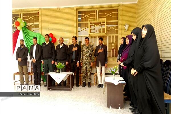 نواختن طنین زنگ انقلاب درمدارس شهرستان حمیدیه