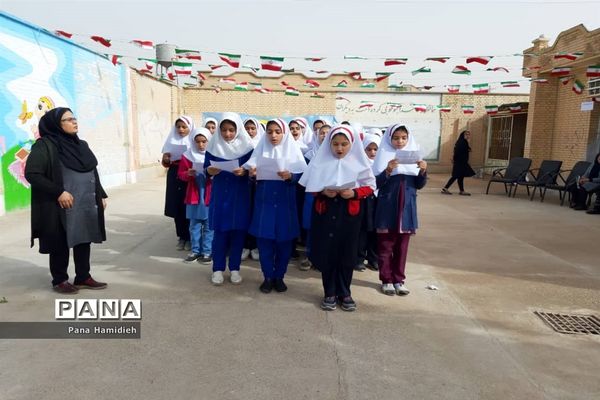 نواختن طنین زنگ انقلاب درمدارس شهرستان حمیدیه