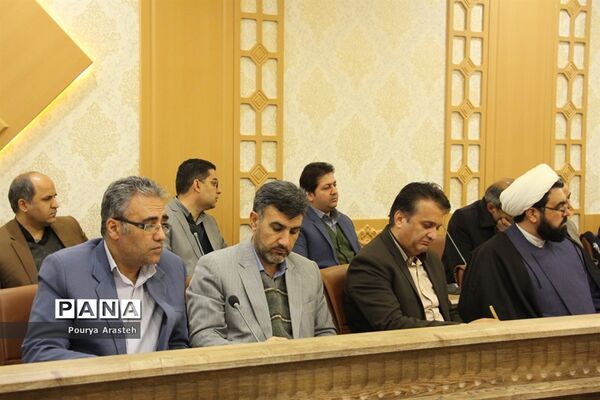 در اولین روز از دهه فجر شورای اداری شهرستان خوسف در دفتر فرمانداری